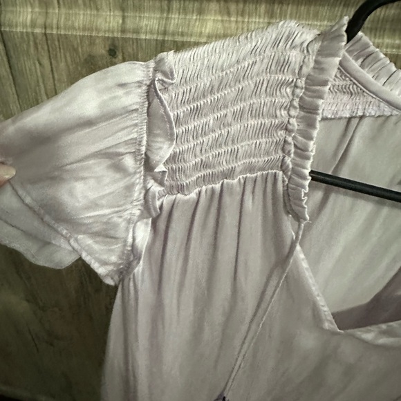 Like New!  Paige “Laramie” silky short sleeve flutter sleeve top in lavender Med - Picture 7 of 12